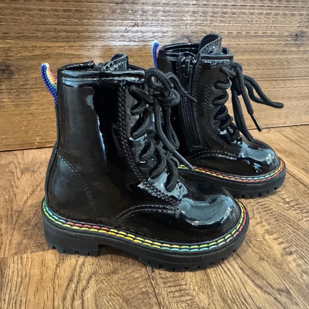 New Kurt‎ Geiger London Mini Birdie Black Patent Combat Boots Rainbow Size 5